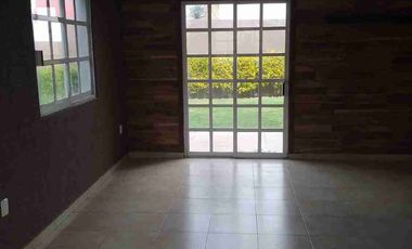 Se vende casa grande en privada dentro de fraccionamiento villas del campo, Calimaya, Estado de México