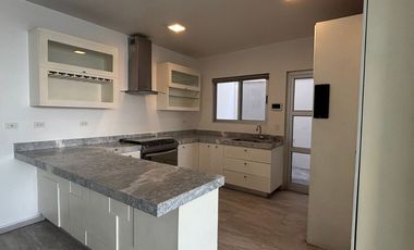 Renta casa en Colinas de San Jerónimo con alberca