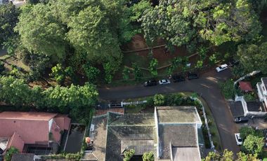 RUMAH MEWAH PONDOK INDAH LOKASI PRIME AREA, DEPAN TAMAN POSISI HOEK