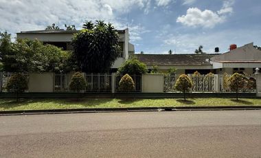 RUMAH MEWAH PONDOK INDAH LOKASI PRIME AREA, DEPAN TAMAN POSISI HOEK