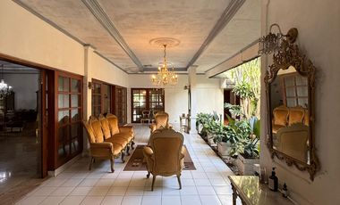 RUMAH MEWAH PONDOK INDAH LOKASI PRIME AREA, DEPAN TAMAN POSISI HOEK