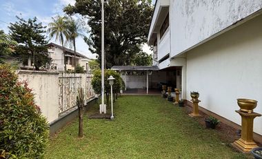 RUMAH MEWAH PONDOK INDAH LOKASI PRIME AREA, DEPAN TAMAN POSISI HOEK