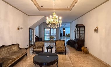 RUMAH MEWAH PONDOK INDAH LOKASI PRIME AREA, DEPAN TAMAN POSISI HOEK