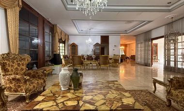 RUMAH MEWAH PONDOK INDAH LOKASI PRIME AREA, DEPAN TAMAN POSISI HOEK