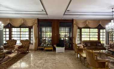 RUMAH MEWAH PONDOK INDAH LOKASI PRIME AREA, DEPAN TAMAN POSISI HOEK