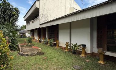 RUMAH MEWAH PONDOK INDAH LOKASI PRIME AREA, DEPAN TAMAN POSISI HOEK