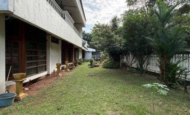 RUMAH MEWAH PONDOK INDAH LOKASI PRIME AREA, DEPAN TAMAN POSISI HOEK