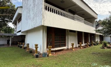RUMAH MEWAH PONDOK INDAH LOKASI PRIME AREA, DEPAN TAMAN POSISI HOEK