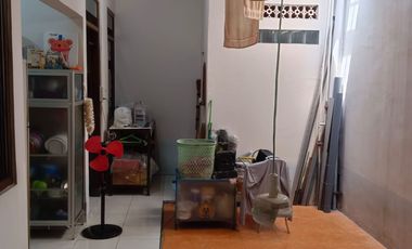 Rumah Luas dengan Bangunan Maksimal Jaten Raya Baru