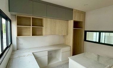 Brand new modern House for sale !, At Tonpao ,Sankampang, Near Chareonchareon Market .