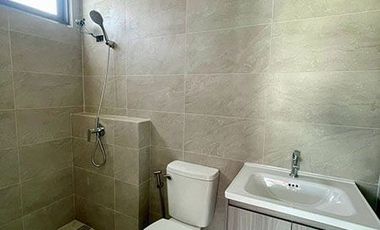 Brand new modern House for sale !, At Tonpao ,Sankampang, Near Chareonchareon Market .