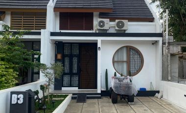 Rumah di Jogja Barat Ada Taman Bermain Jepang Modern Area Exit Tol Sentolo