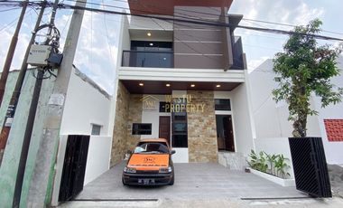 RUMAH MODERN 2 LANTAI LOKASI PREMIUM CONDONGCATUR DEKAT UGM & RS SARDJITO