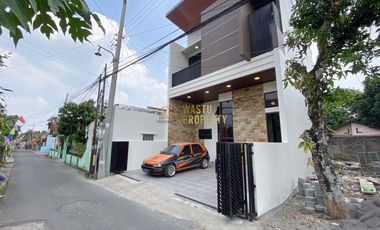 RUMAH MODERN 2 LANTAI LOKASI PREMIUM CONDONGCATUR DEKAT UGM & RS SARDJITO