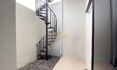 RUMAH MODERN 2 LANTAI LOKASI PREMIUM CONDONGCATUR DEKAT UGM & RS SARDJITO