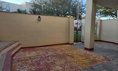 CASA TOTALMENTE AMIEBLADA