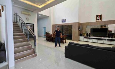 Rumah Mewah di komplek Elite, Dekat Mal SKA & Eka  Hospital Pekanbaru.