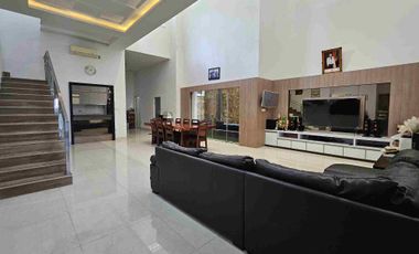 Rumah Mewah di komplek Elite, Dekat Mal SKA & Eka  Hospital Pekanbaru.