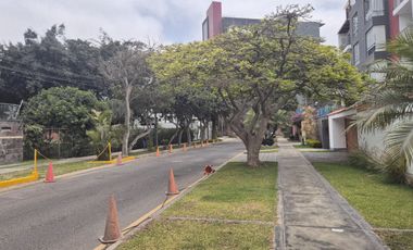 Dpto Surco, cerca a esan y upc de Monterrico 3 Dorm 2 Cocheras 120m2