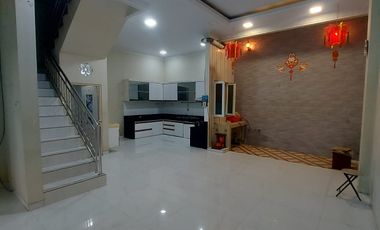 Bisa KPR Dijual rumah muara karang 3 lantai Ukuran 8x15