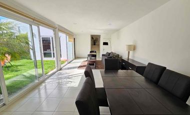 HERMOSA CASA EN RENTA TOTALMENTE AMUEBLADA A 2 MINUTOS DE SONATA LOMAS DE ANGELÓPOLIS PUEBLA. 4 recámaras.