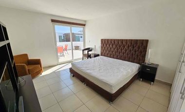 HERMOSA CASA EN RENTA TOTALMENTE AMUEBLADA A 2 MINUTOS DE SONATA LOMAS DE ANGELÓPOLIS PUEBLA. 4 recámaras.