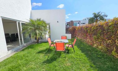 HERMOSA CASA EN RENTA TOTALMENTE AMUEBLADA A 2 MINUTOS DE SONATA LOMAS DE ANGELÓPOLIS PUEBLA. 4 recámaras.