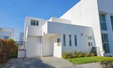 HERMOSA CASA EN RENTA TOTALMENTE AMUEBLADA A 2 MINUTOS DE SONATA LOMAS DE ANGELÓPOLIS PUEBLA. 4 recámaras.