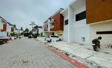 RUMAH MEWAH HARGA MURAH TEPI JALAN RAYA TAJEM