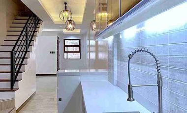 3 Storey 4 Bedroom Townhouse with 1 Car Garage and Roof Deck For Sale at Bangkal Makati