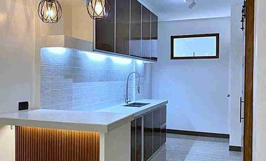 3 Storey 4 Bedroom Townhouse with 1 Car Garage and Roof Deck For Sale at Bangkal Makati