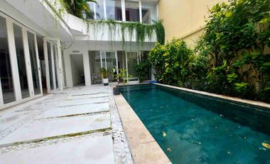 Modern Tropical 3 Bedrooms Leasehold Villa in Berawa Canggu