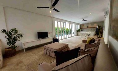 Modern Tropical 3 Bedrooms Leasehold Villa in Berawa Canggu