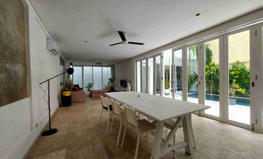 Modern Tropical 3 Bedrooms Leasehold Villa in Berawa Canggu