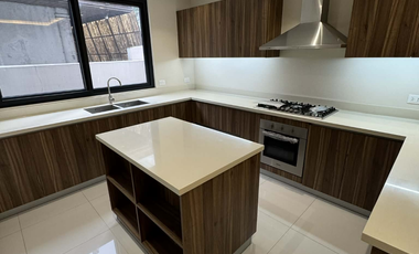 5-Storey Townhouse with Roof Deck & Jacuzzi FOR SALE Addition Hills, San Juan