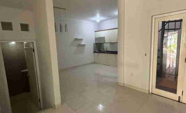 di sewakan rumah bagus siap huni di Raffles hills Cibubur