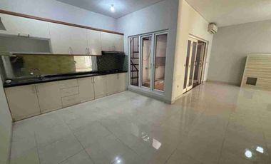 di sewakan rumah bagus siap huni di Raffles hills Cibubur