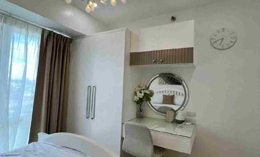 3BR, 2T&B Fully furnish, interior designed, corner unit