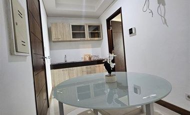 Strategis Sewa 1BR Furnished Bagus di AKR Gallery West Fasilitas Kolam Renang, Gym, Jogging Track Dekat Mall Central Park, Taman Anggrek, Museum Macan