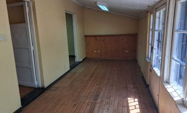 Casa en Calle Yumbel, a una cuadra de Independencia