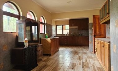 Arriendo Casa de Campo en La Isla, Rengo – Amplia, Jardines y Piscina