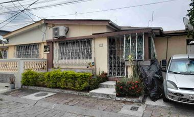 Vendo Villa de 1 Planta, 3 dormitorios en la Ciudadela Alborada Etapa 10,  calle cerrada cerca al CC LA ROTONDA