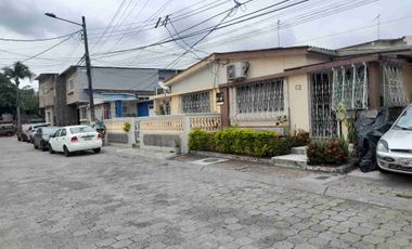 Vendo Villa de 1 Planta, 3 dormitorios en la Ciudadela Alborada Etapa 10,  calle cerrada cerca al CC LA ROTONDA