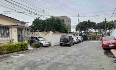 Vendo Villa de 1 Planta, 3 dormitorios en la Ciudadela Alborada Etapa 10,  calle cerrada cerca al CC LA ROTONDA