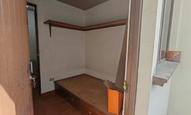 Vendo Casa Habitación de un Solo piso muy bien ubicada Col. San Jemo 1er Sector. Muy Céntrica pero a la vez privada.