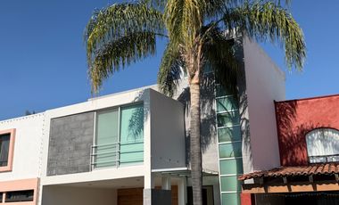 CASA EN RENTA EN RESIDENCIAL ALTA VISTA (3 RECAMARAS)