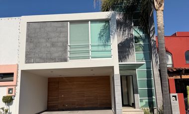 CASA EN RENTA EN RESIDENCIAL ALTA VISTA (3 RECAMARAS)