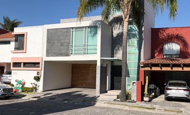 CASA EN RENTA EN RESIDENCIAL ALTA VISTA (3 RECAMARAS)