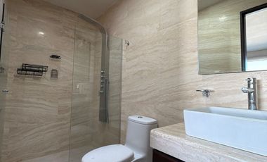 CASA EN RENTA EN RESIDENCIAL ALTA VISTA (3 RECAMARAS)