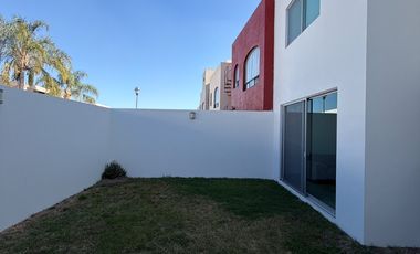 CASA EN RENTA EN RESIDENCIAL ALTA VISTA (3 RECAMARAS)